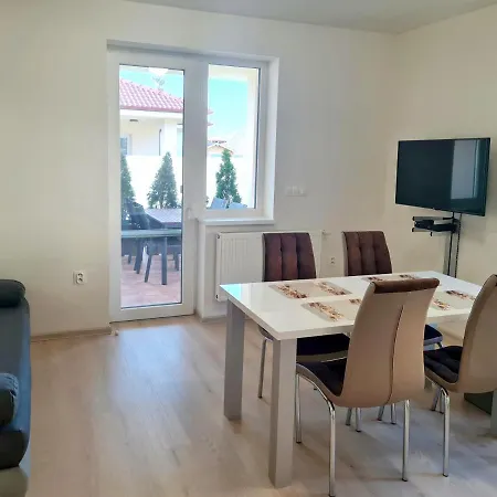 Rekreacny Dom Flora Ll *